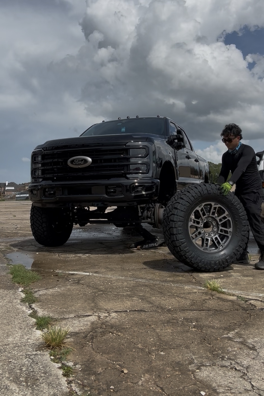 Truck Mobil Tire Shop tire service work