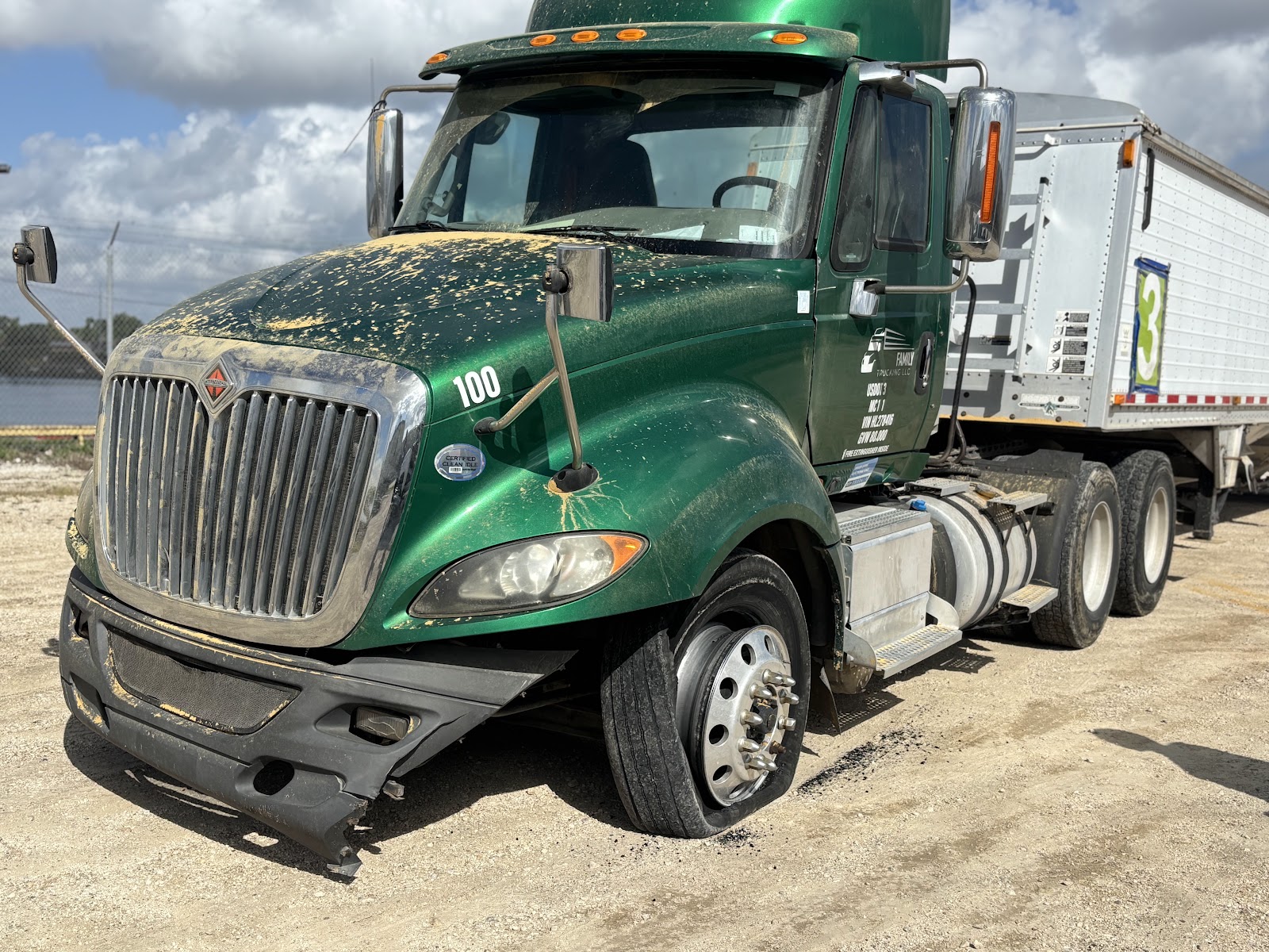 Truck Mobil Tire Shop truck tire service