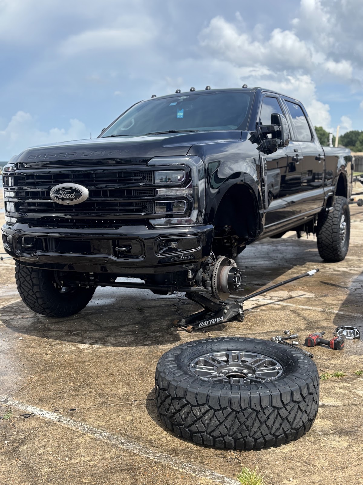 Truck Mobil Tire Shop roadside and shop detail